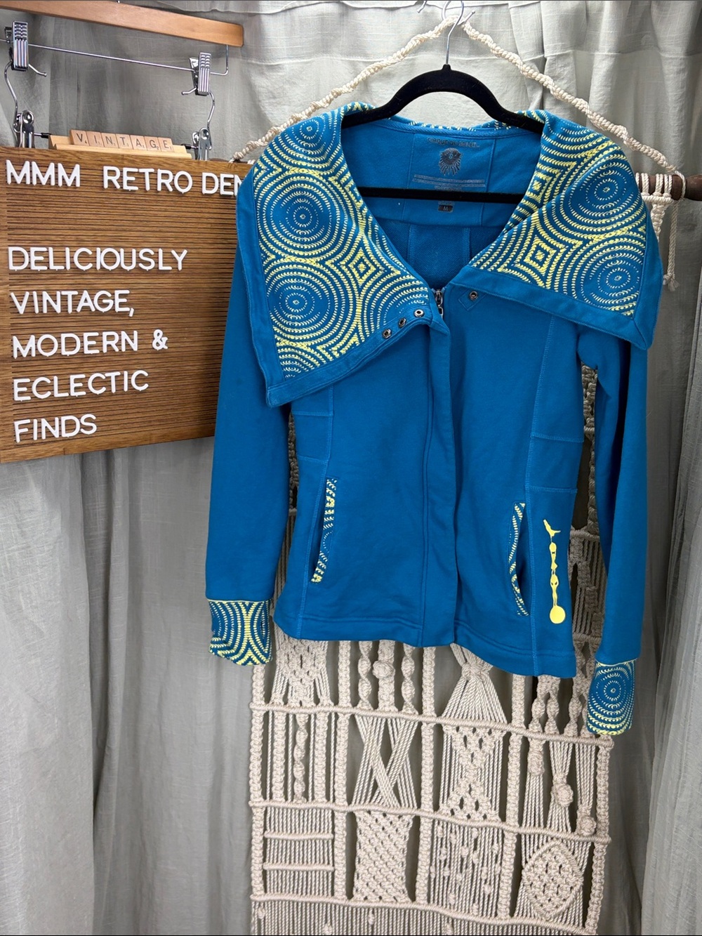 Cirque du Soleil Women’s Blue Zip-up Sweatshirt with Yellow Design | XL